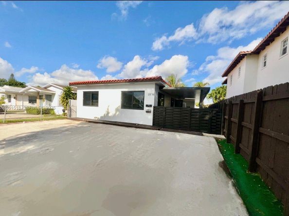3297 SW 26th St, Miami FL 33133