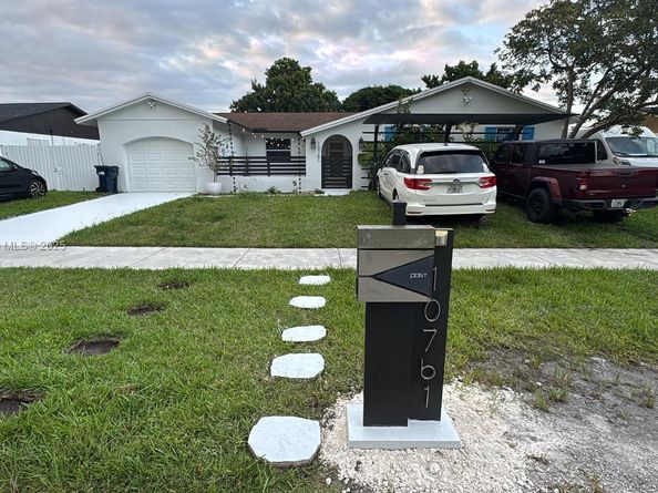 10761 SW 165th St, Miami FL 33157