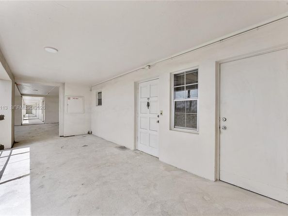 2661 S Course Dr 805, Pompano Beach FL 33069