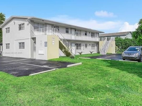 6101 Garfield St, Hollywood FL 33024