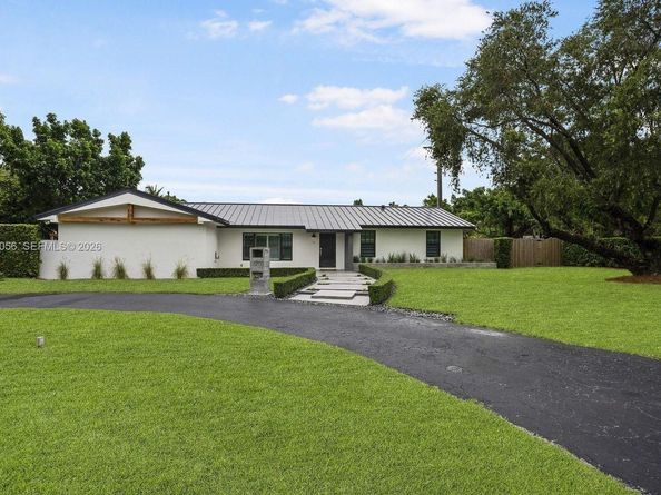 8705 SW 176th St, Palmetto Bay FL 33157