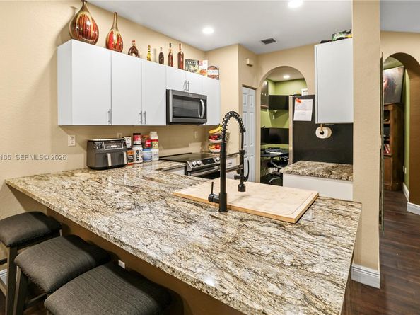 6037 SW 19th St, North Lauderdale FL 33068