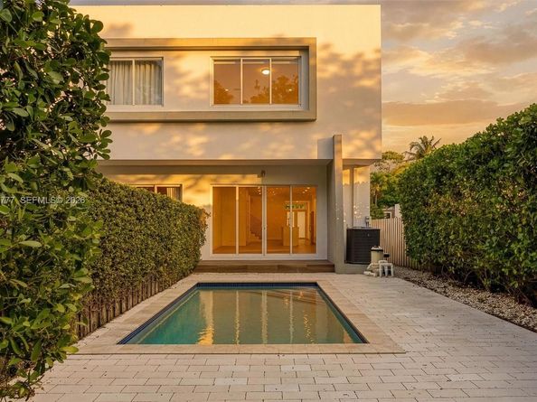 2852 SW 32nd Ct 2852, Miami FL 33133