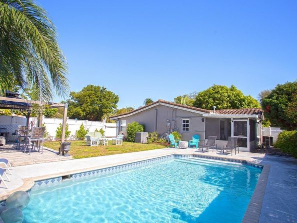 2450 NE 18th St, Pompano Beach FL 33062