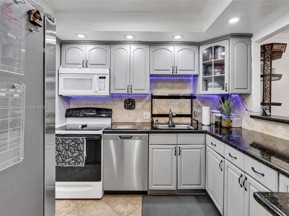 3150 N Palm Aire Dr 501, Pompano Beach FL 33069