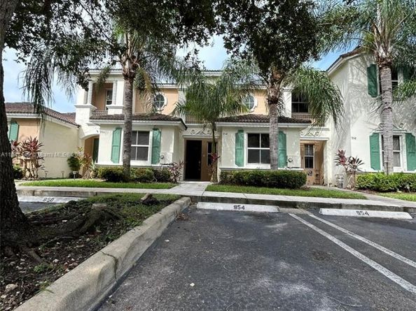 954 NE 42nd Ter, Homestead FL 33033