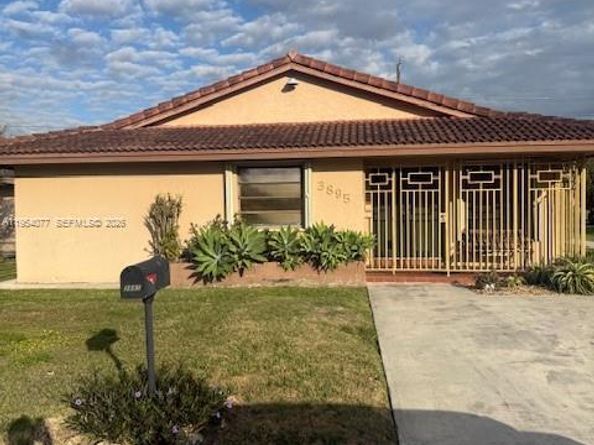 3895 SW 68th Ave, Miami FL 33155