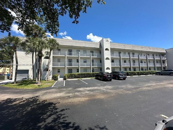 8450 Sunrise Lakes Blvd 306, Sunrise FL 33322