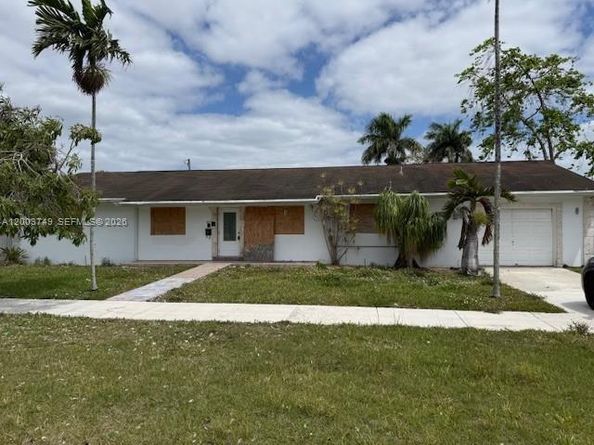 105 NE 17th St, Homestead FL 33030