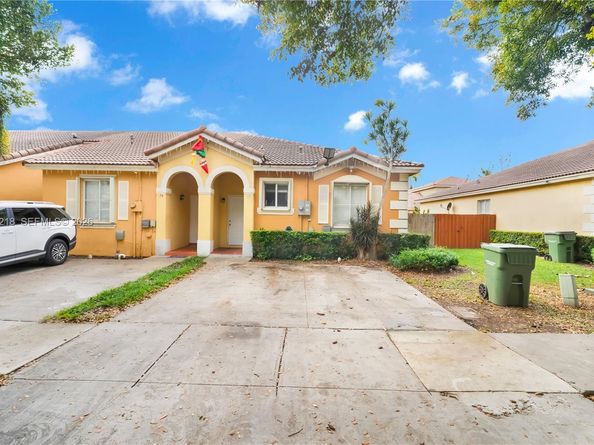 64 SW 15th Ter, Homestead FL 33030