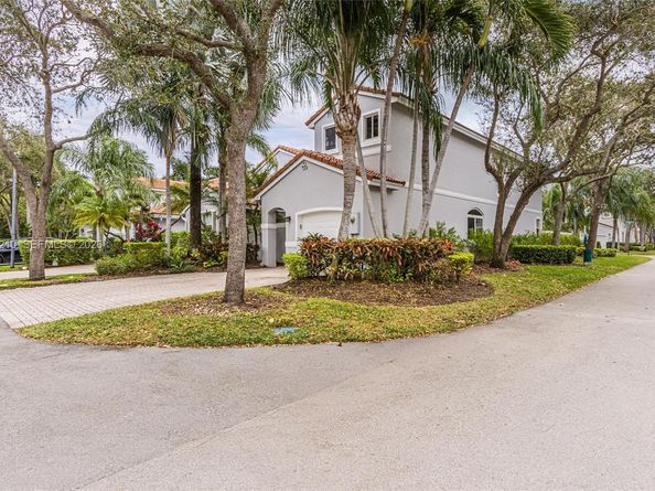 1140 Canella Ln, Hollywood FL 33019