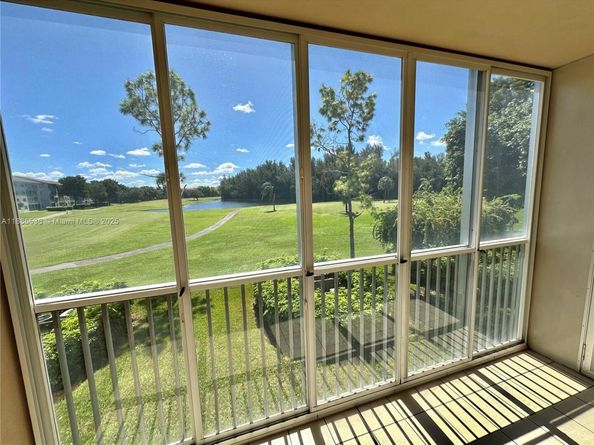 12500 SW 6th St 203N, Pembroke Pines FL 33027