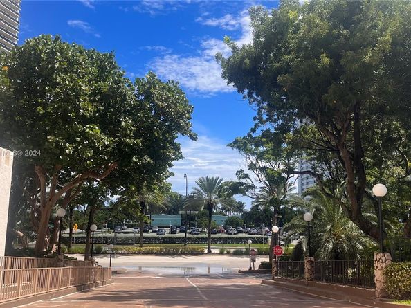 1865 S Ocean Dr 4F, Hallandale Beach FL 33009