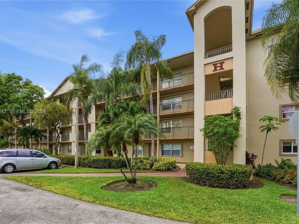 700 SW 137th Ave 215H, Pembroke Pines FL 33027