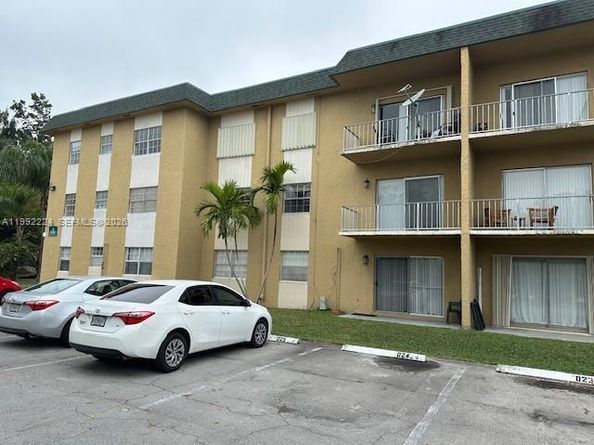 5400 SW 77 Court 2R, Miami FL 33155