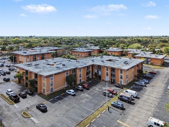 9417 SW 76th St X36, Miami FL 33173