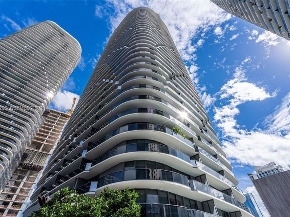 55 SW 9th St 2407, Miami FL 33130