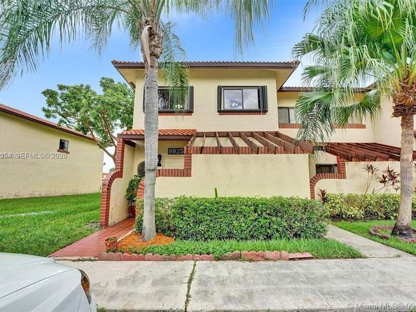 8925 Springtree Lakes Dr, Sunrise FL 33351