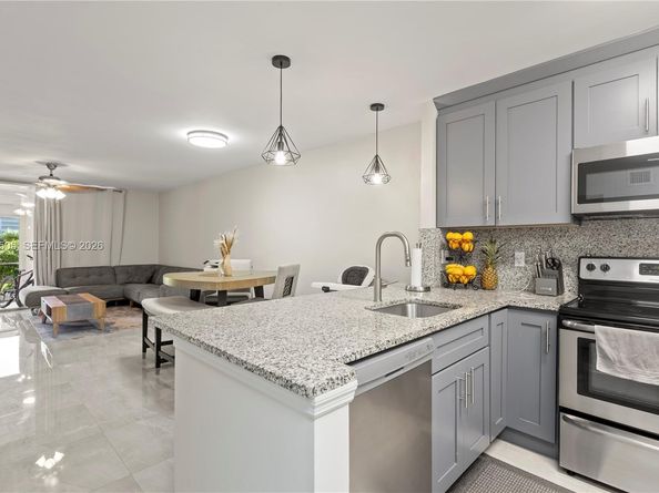 400 SE 10th St 103, Deerfield Beach FL 33441