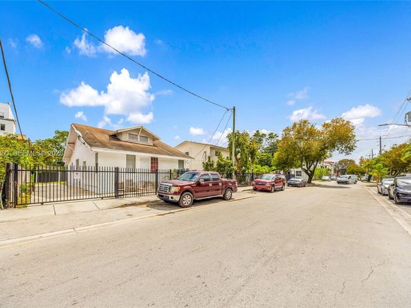 127 SW 7th Ave, Miami FL 33130