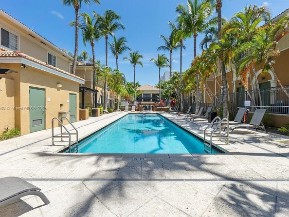 2861 NE 185th St 302, Aventura FL 33180