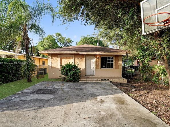 2951 NW 57th St, Miami FL 33142