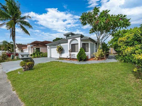 620 Laurel Way, North Lauderdale FL 33068