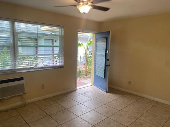 1990 NE 168 St, North Miami Beach FL 33162