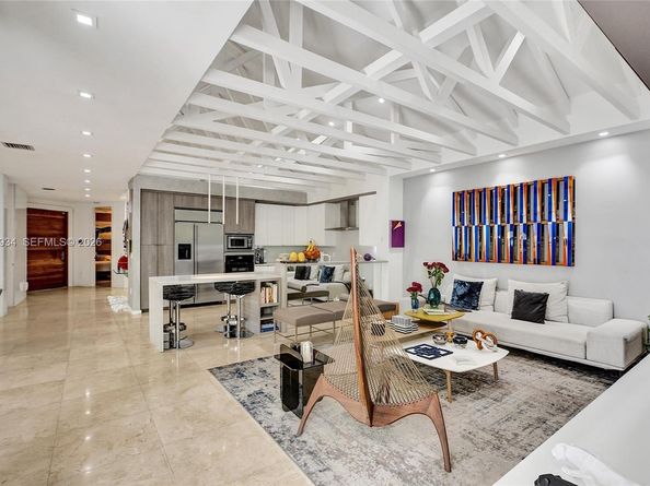 1662 Diplomat Dr, Miami FL 33179
