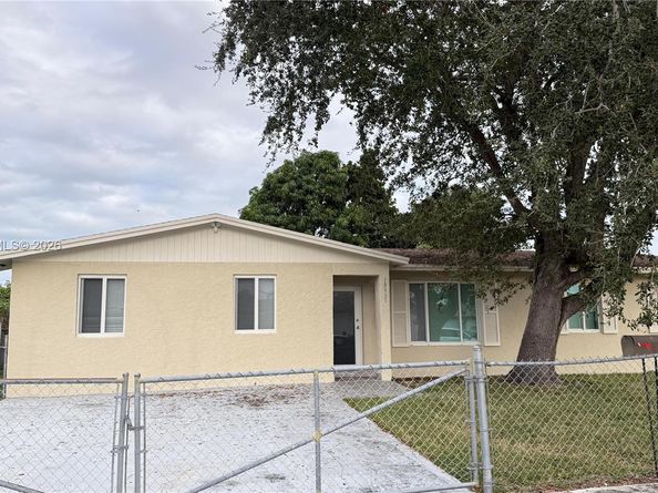 19807 SW 118th Pl, Miami FL 33177