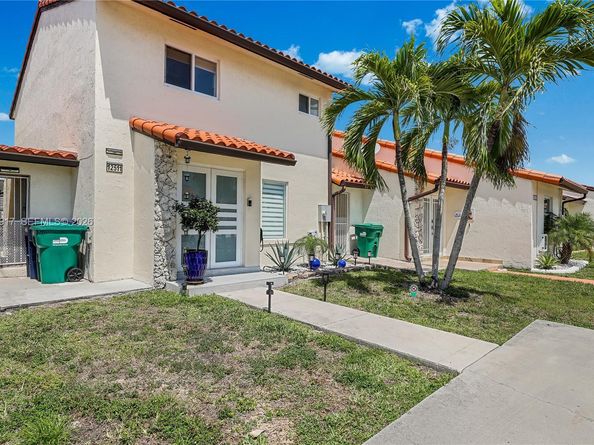 12511 SW 12th Ln, Miami FL 33184