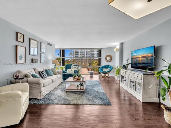 6423 Collins Ave 409, Miami Beach FL 33141