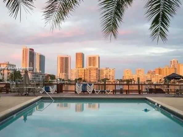 462 Golden Isles Dr 202, Hallandale Beach FL 33009