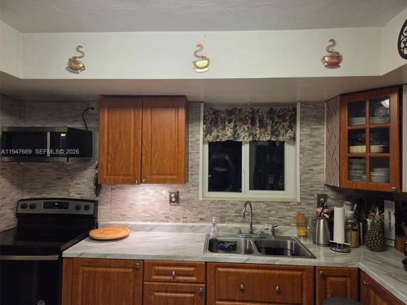 800 NW 48th Ter, Plantation FL 33317