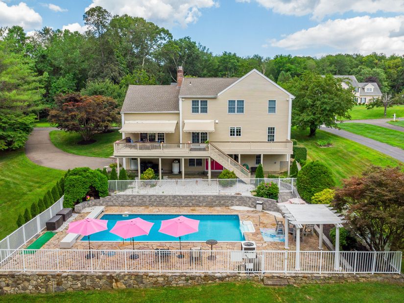 20 Laura Drive, Danbury CT 06811