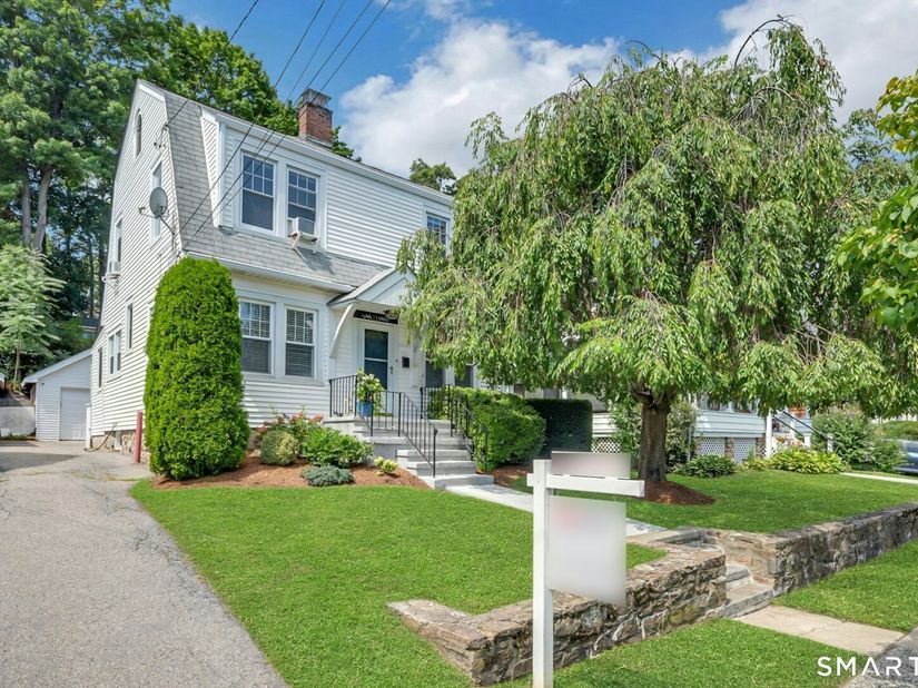 218 Knickerbocker Avenue, Stamford CT 06907