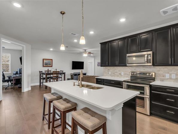 1735  Wittington Place  2302, Farmers Branch Texas 75234