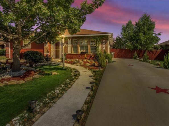 922  Hannah Way , Dallas Texas 75253