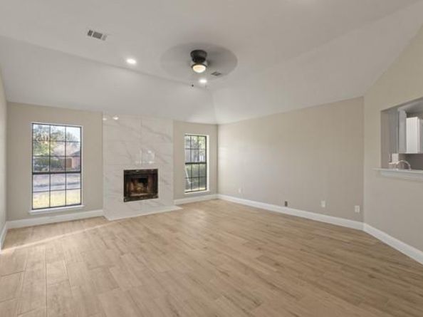 1129  Harvest Hill Lane , Lancaster Texas 75146