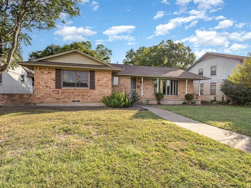 2640  Lakeland Drive , Dallas Texas 75228