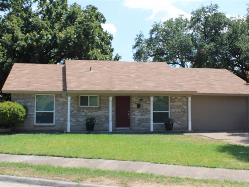 918  Heritage Circle , Garland Texas 75043