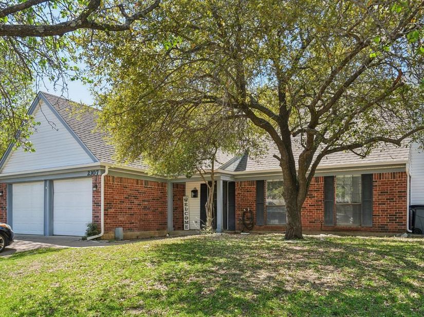 2307  Harrington Court , Euless Texas 76039
