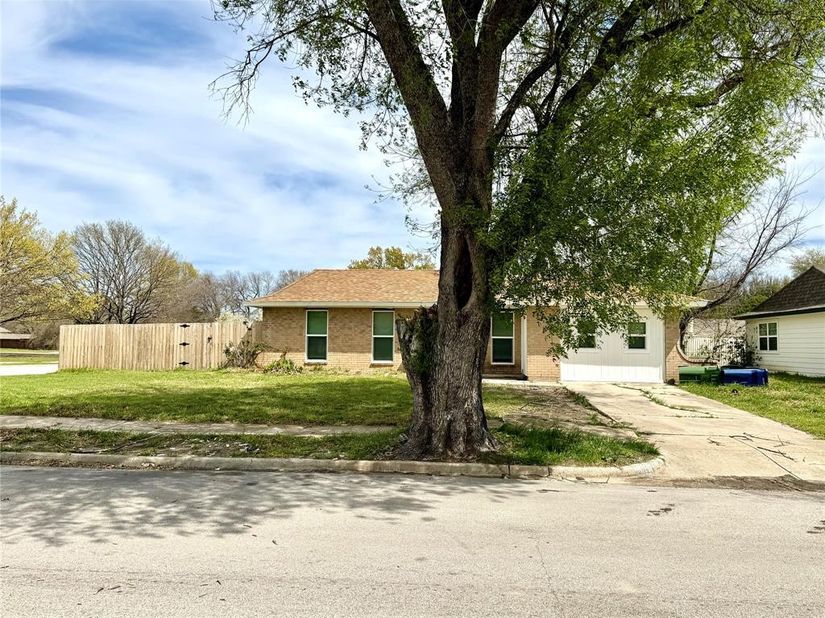 1801  Coleta Place , Garland Texas 75040