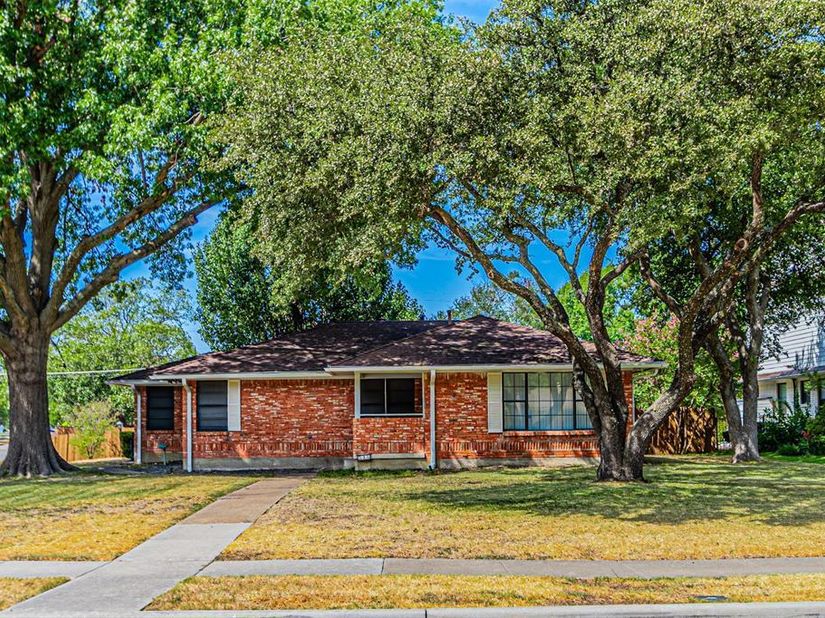 216 S Lois Lane , Richardson Texas 75081