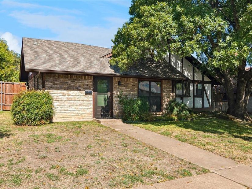 13433  Blossomheath Lane  13435, Dallas Texas 75240