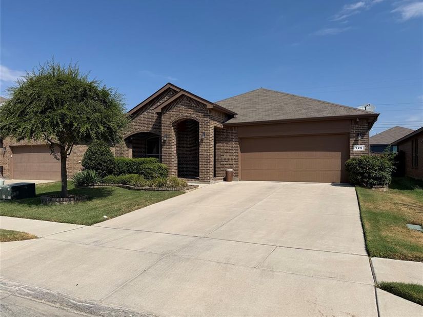 925  Meadow Scape Drive , Fort Worth Texas 76028