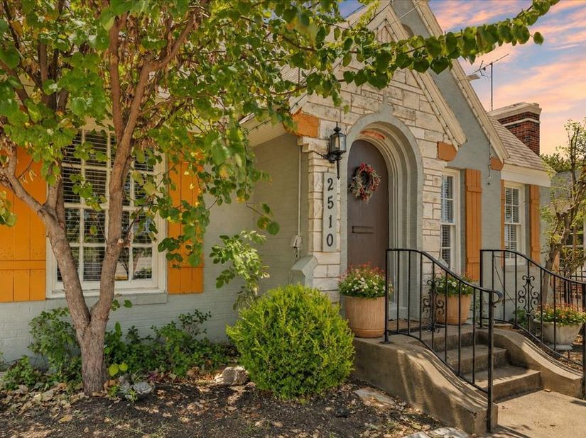 2510 W Jefferson Boulevard , Dallas Texas 75211