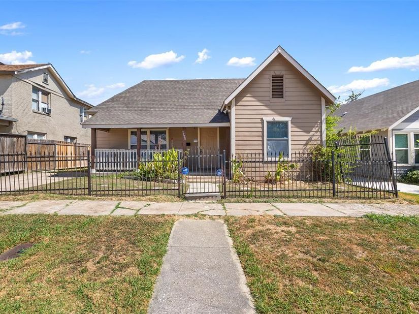 1235 E Leuda Street , Fort Worth Texas 76104