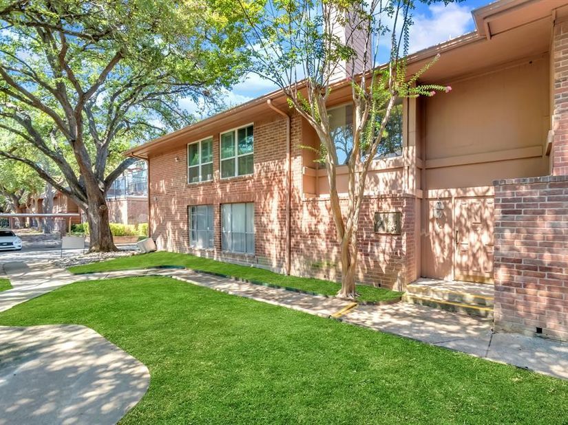 10556  High Hollows Drive , Dallas Texas 75230
