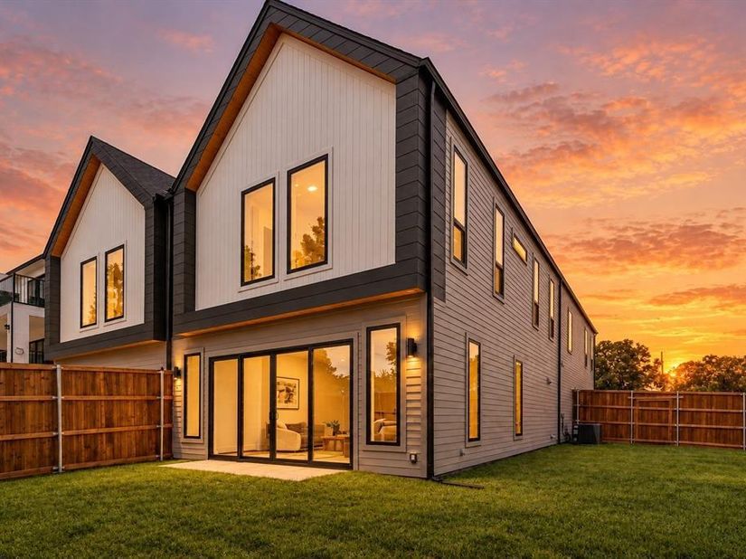 903  Bayonne Street , Dallas Texas 75212